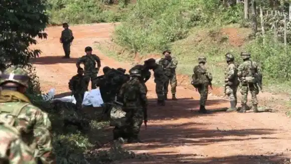 Con granadas, ráfagas de fusil y explosivos las Farc asesinan a 6 soldados en Colombia
