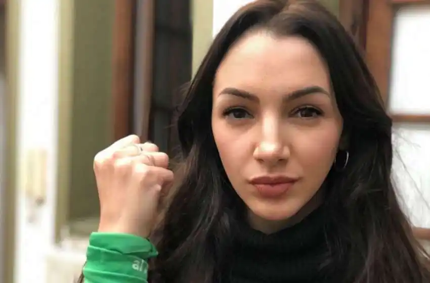 ¿Contradicción? Thelma Fardin le dedicó un posteo a Maradona y generó fuerte polémica