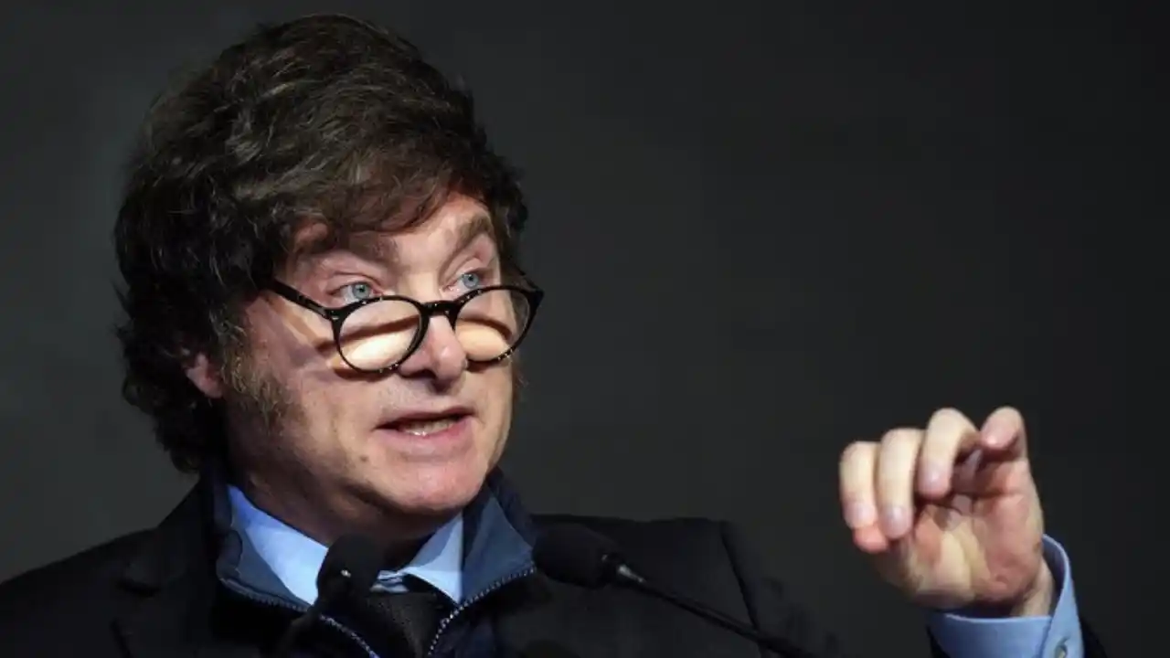 Milei insiste en que aumentó las jubilaciones pero las cifras son cuestionadas duramente