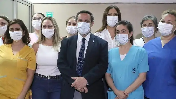 Medina Ruiz asistió al Hospital Néstor Kirchner para acompañar el alta de tres pacientes que recibieron trasplantes de médula ósea.