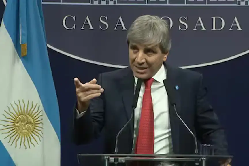 Luis Caputo anunció un plan de $2 billones para reactivar el crédito hipotecario con fondos de la ANSES