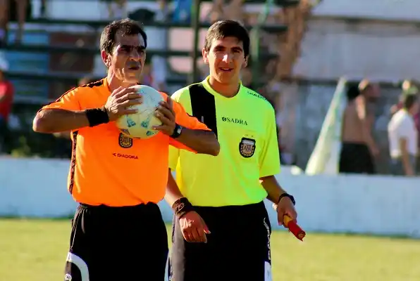 Se viene la Escuela de Árbitro de Fútbol en Gualeguaychú