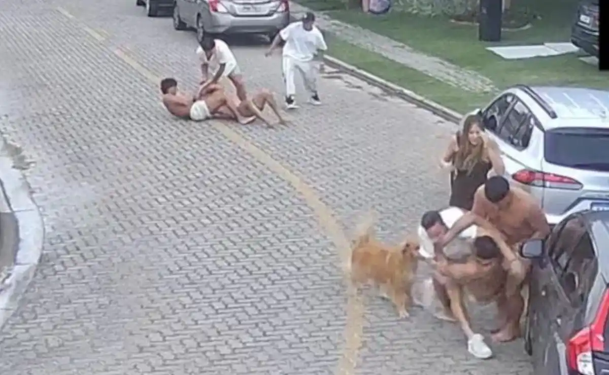 Las imágenes fueron captadas por una cámara de seguridad.