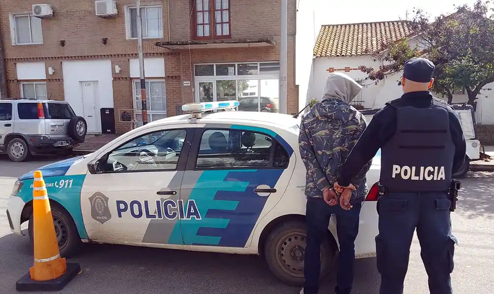 Asaltó a integrantes de una familia al salir de la vivienda: está preso