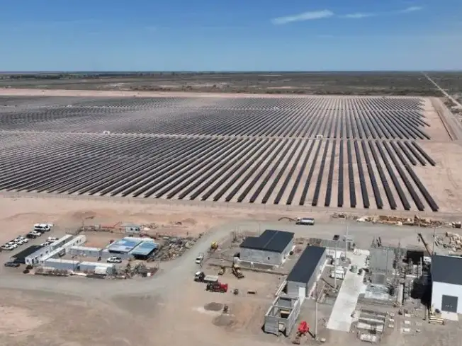 El Quemado, con 360 MW y 511 mil paneles bifaciales sobre 620 hectáreas.
