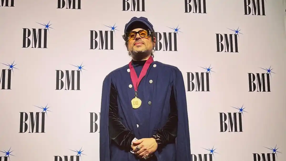 Una mujer vende interior que habría usado Servando hace 24 años en 500 dólares