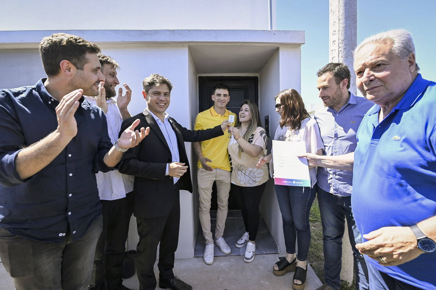 Kicillof en Salto: Entregó viviendas e inauguró la reconstrucción de un tramo de la ruta provincial N°32