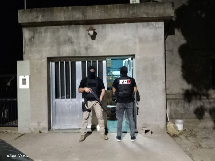 Microtráfico en San Vicente: dos detenidos con marihuana, cocaína y armas en Rafaela - 1