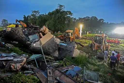 IGNORARON UNA SEÑAL: choque de trenes en india deja más de 10 muertos y decenas de heridos