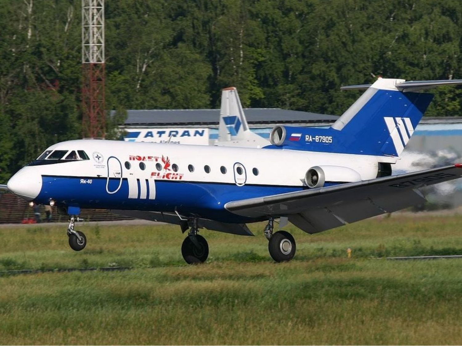 Viejos son los trapos: Rusia evalúa extender la vida operativa del Yakovlev Yak-40 a 60 años