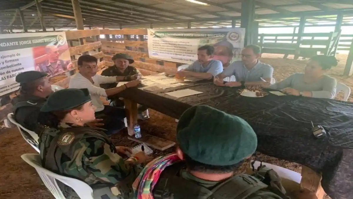 ¿NEGOCIANDO PAZ? Gobierno de Gustavo Petro se reúne con delegados de las disidencias de las FARC