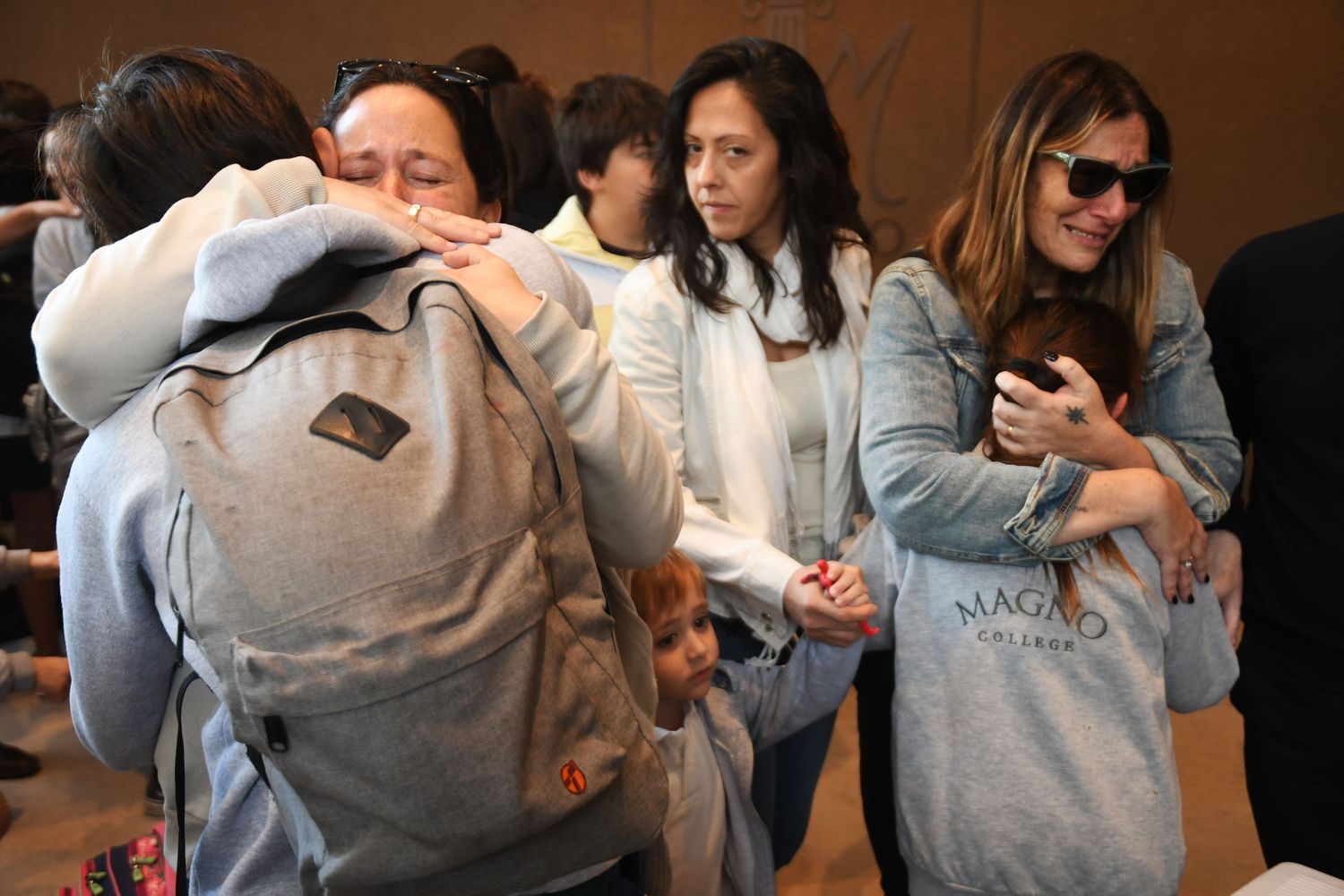 Unas cien personas se manifestaron contra el cierre del colegio de Pilar que dejó sin vacantes a alumnos discapacitados