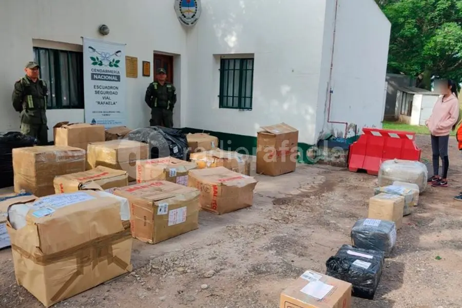 Gendarmería de Rafaela halló neumáticos ilegales y una gran cantidad de hojas de coca
