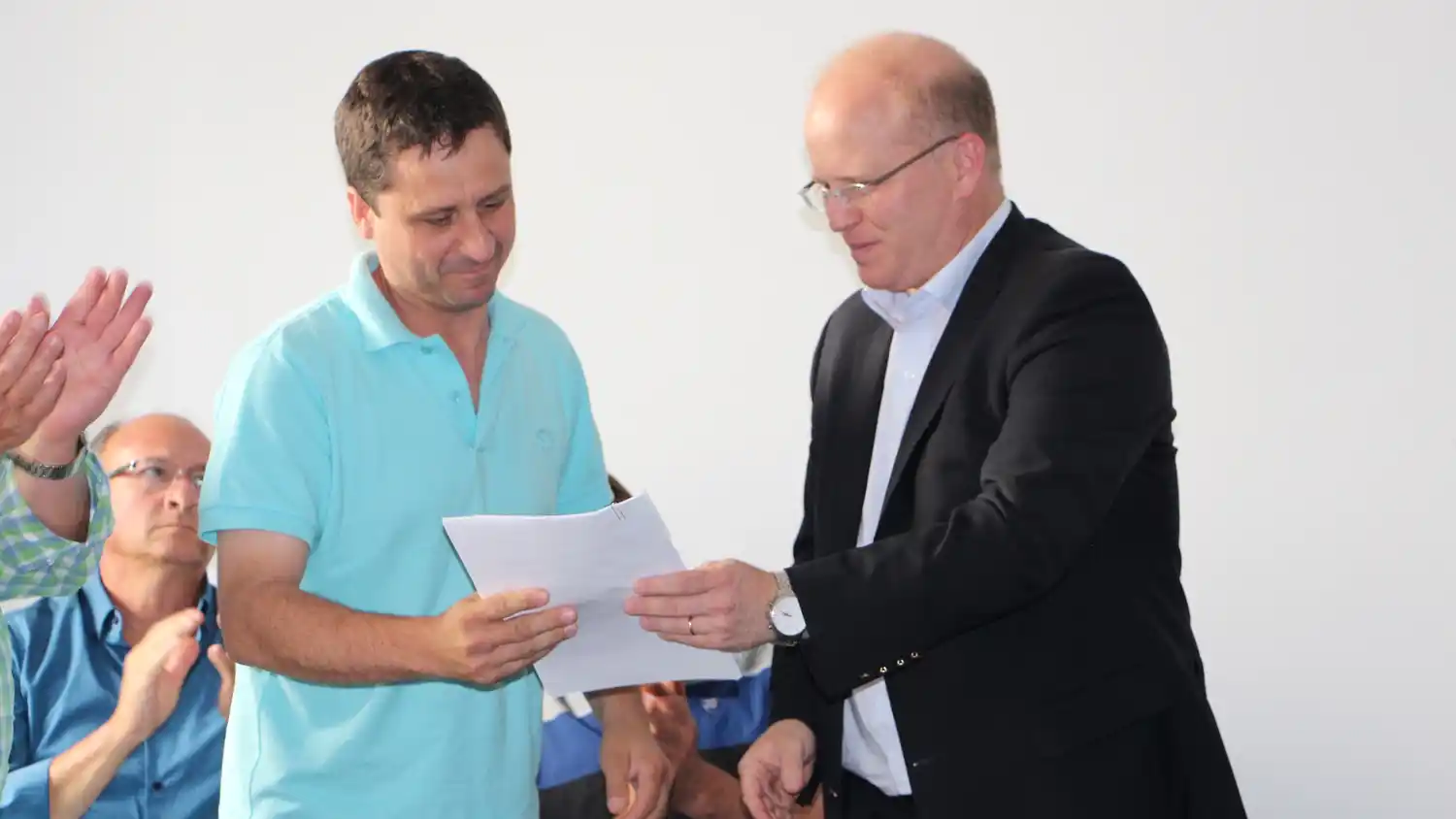 Contigiani entregó aportes a productores apícolas de toda la provincia