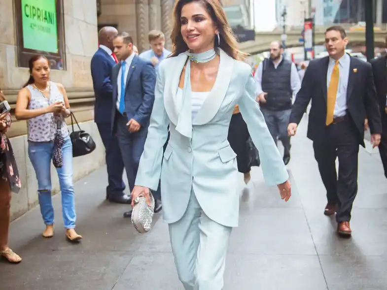 Rania de Jordania se defiende por sus gastos en ropa