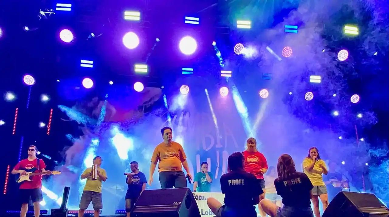 Cumbia Down emocionó en la apertura de la Fiesta Nacional de la Playa del Río