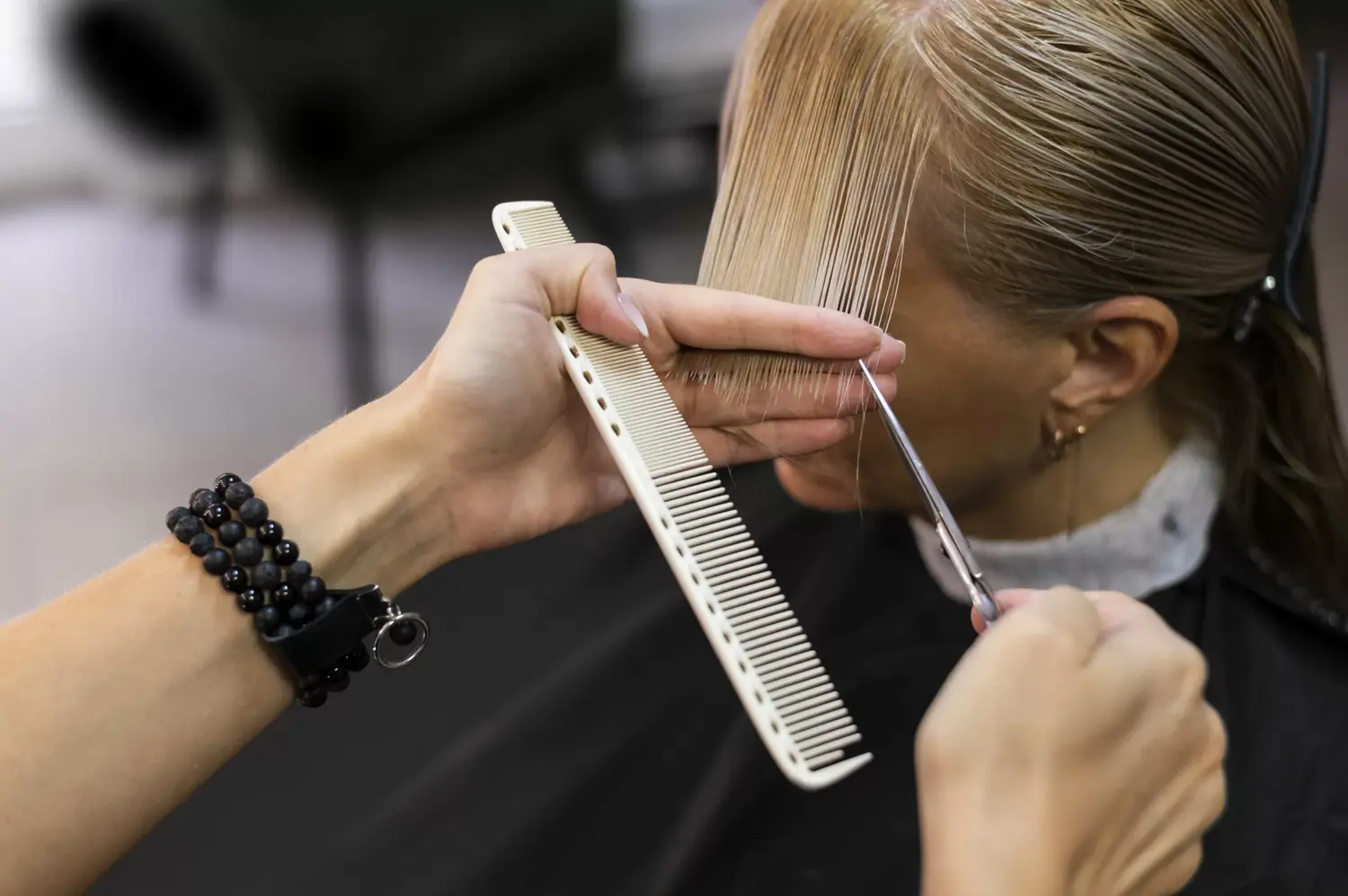 Corte lunar: ¿Cuál es el mejor momento para tu cabello en noviembre de 2025?