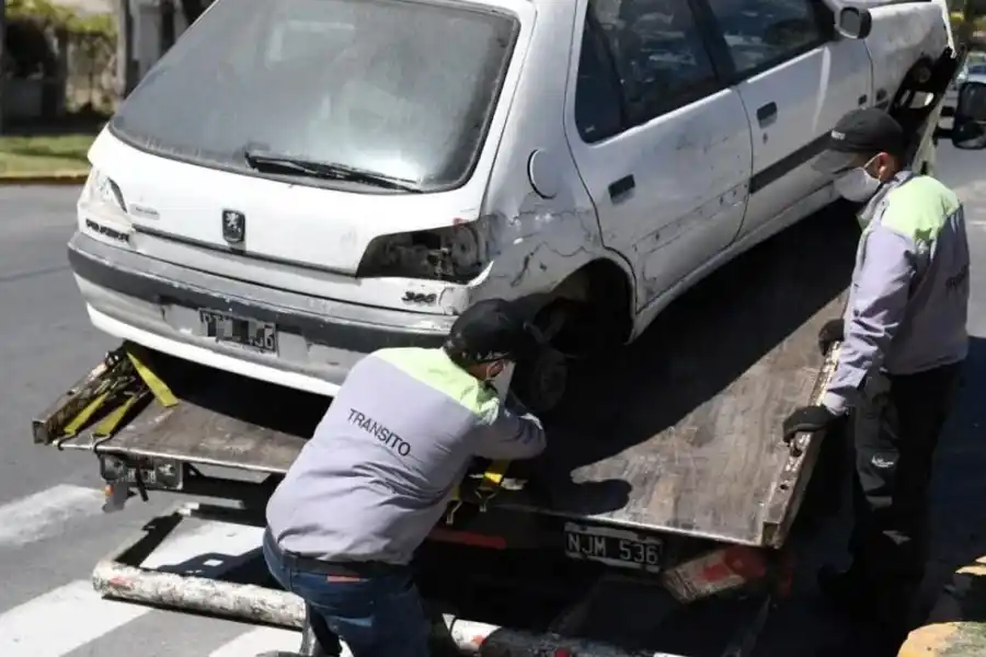 Dengue: En un pueblo santafesino, van a retirar vehículos abandonados para combatir focos infecciosos