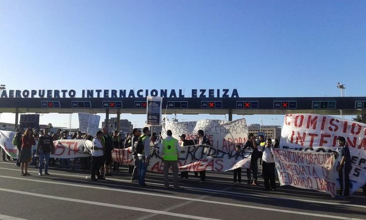Protesta de trabajadores tercerizados en el aeropuerto de Ezeiza