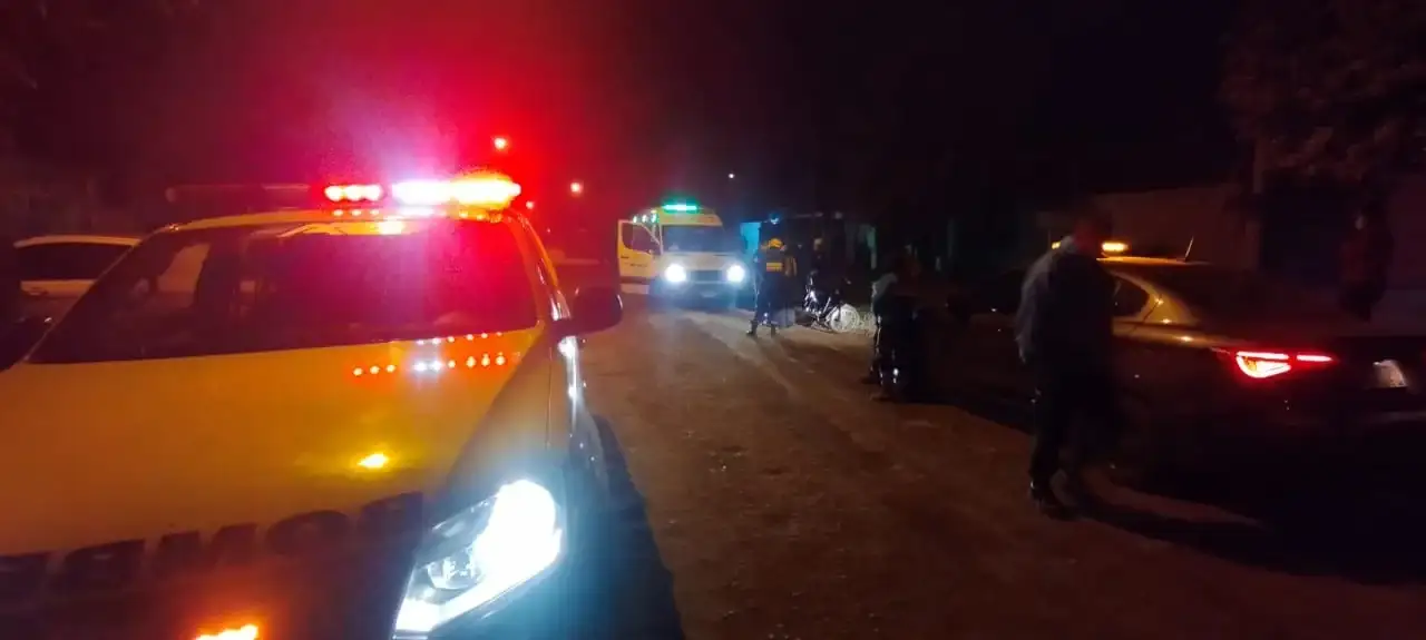 Los servidores públicos trabajando en el lugar del accidente.