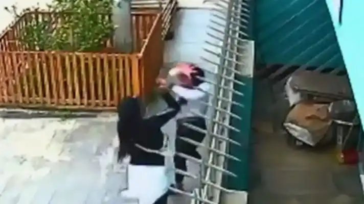 PORQUE LE QUITÓ EL MARIDO: mujer atacó con un martillo a una venezolana en Perú