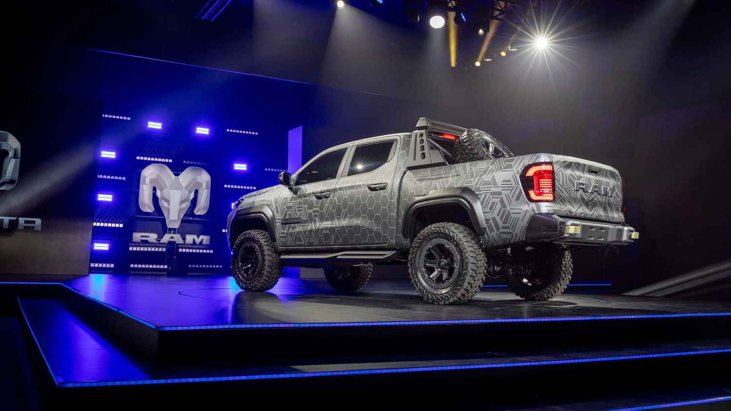 ram dakota - 1