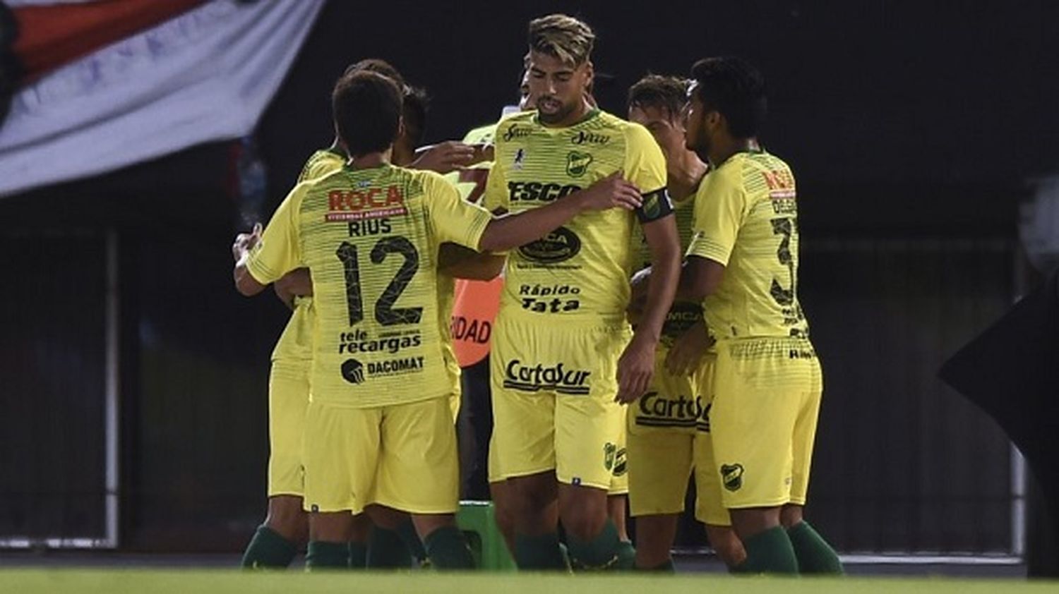 Defensa y Justicia venció a River y achicó la diferencia con el puntero
