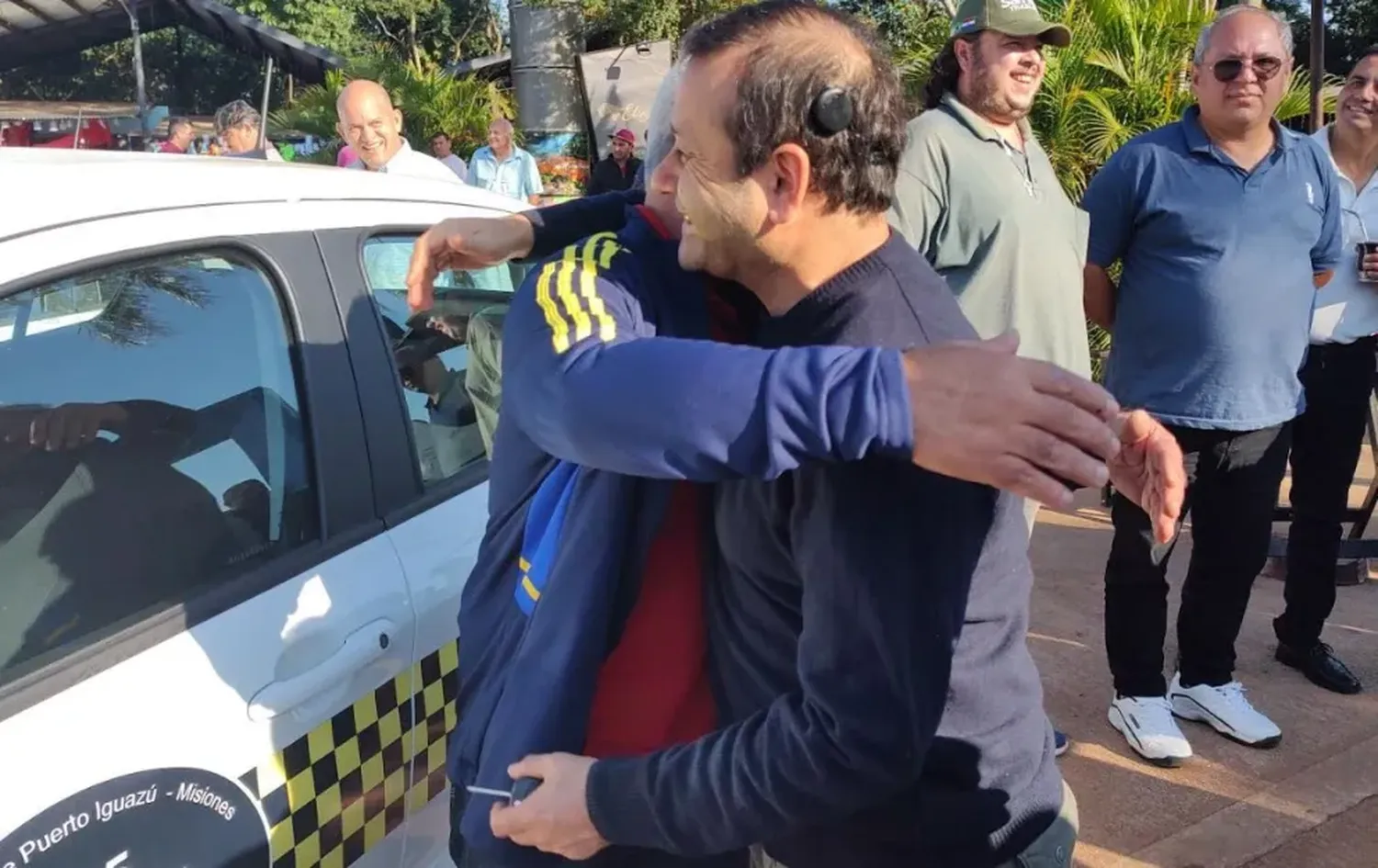 "Ahora taxi" | Primera entrega de un automóviles en Iguazú