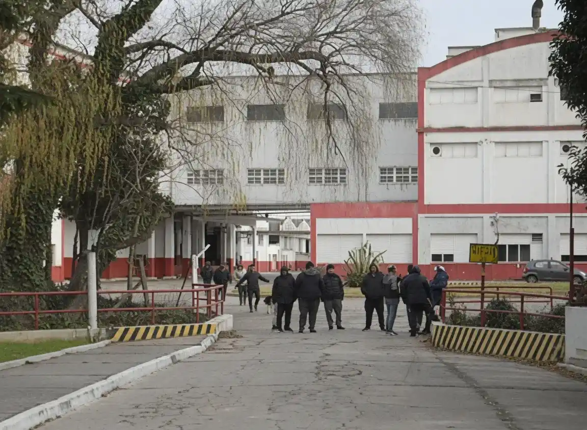Continúa el reclamo en el ex frigorífico Sadowa