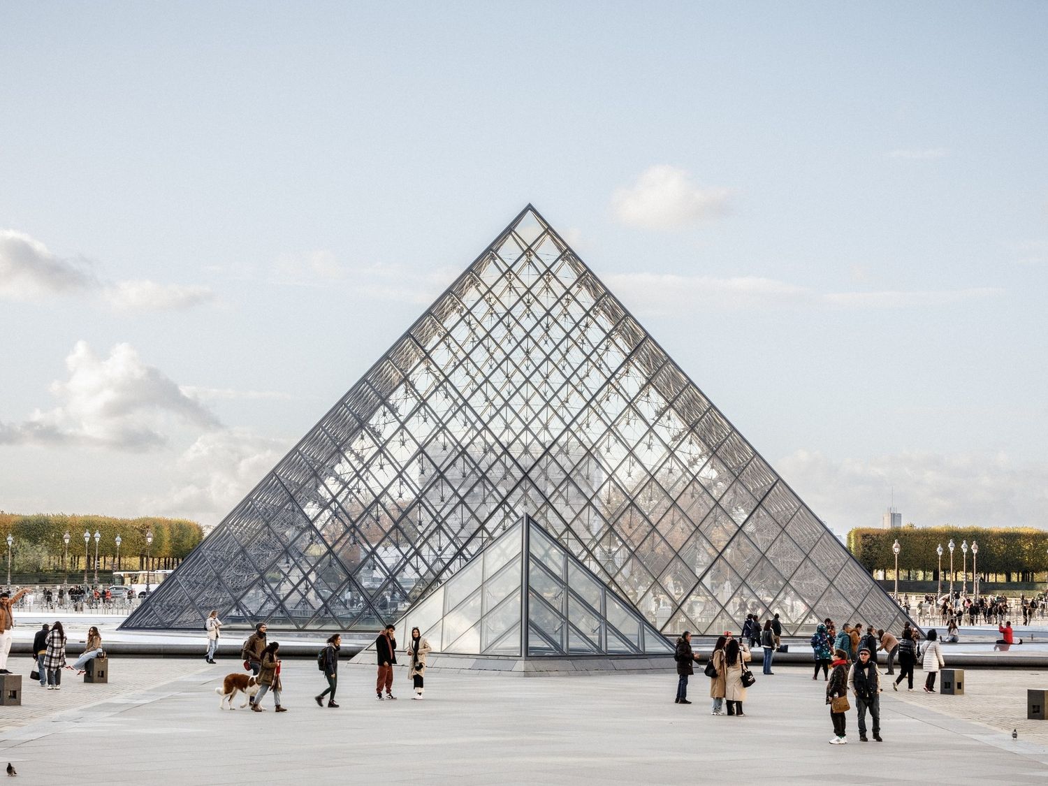 Desde las joyas del museo del Louvre: los robos más audaces que siguen desafiando al mundo del arte