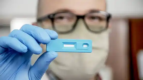 Científicos argentinos crearon un test que detecta el COVID-19 en cinco minutos