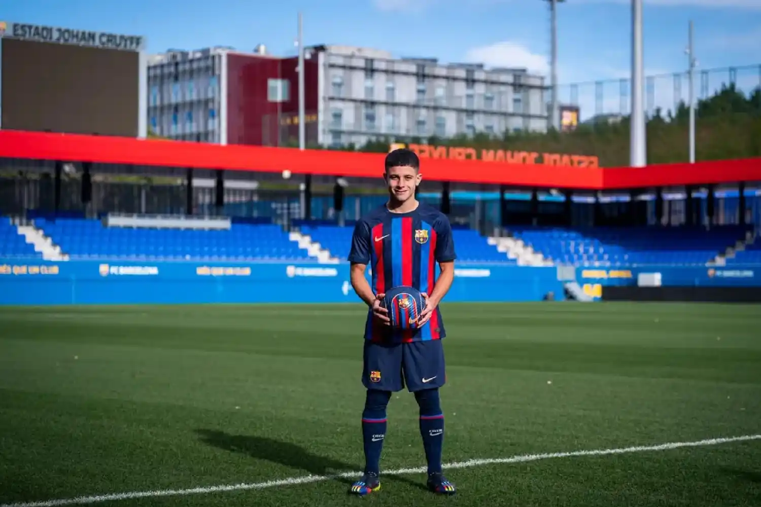 Independiente quiere dar el golpe en el mercado incorporando un futbolista del Barcelona