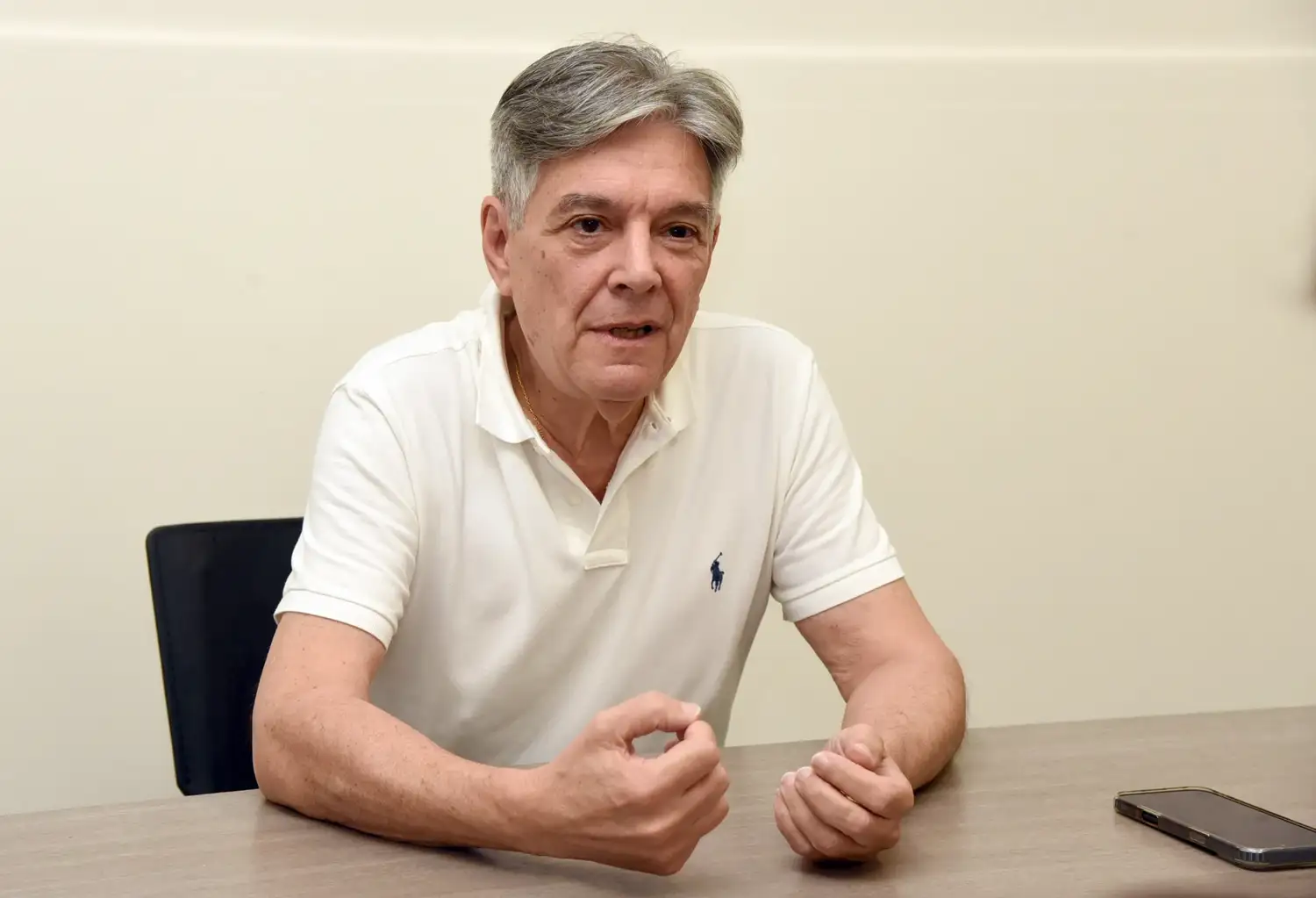 El cirujano Carlos Bertini. Nacido en Tandil, fue parte de la tripulación del buque hospital Bahía Paraíso.