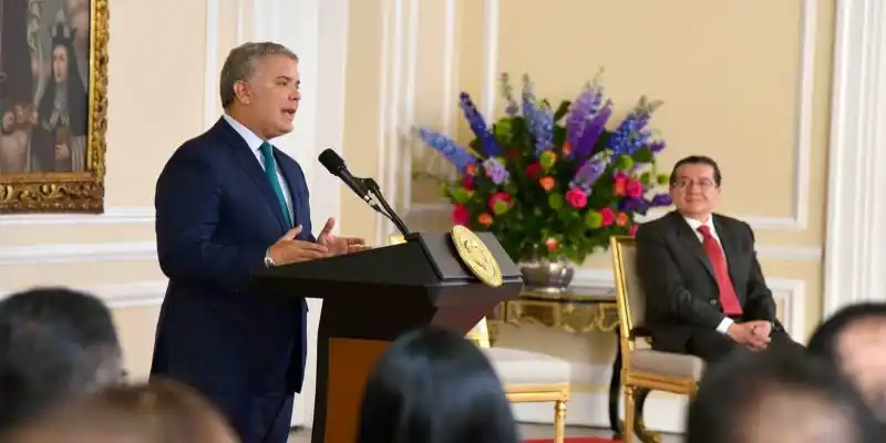 Colombia explica por qué venezolanos ILEGALES no serán vacunados