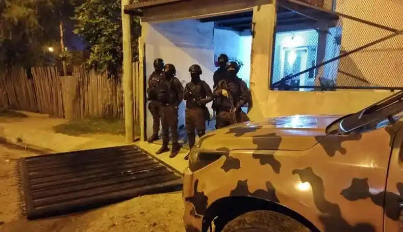Drogas, armas y manipulación de planes sociales: 12 detenidos en 19 allanamientos simultáneos