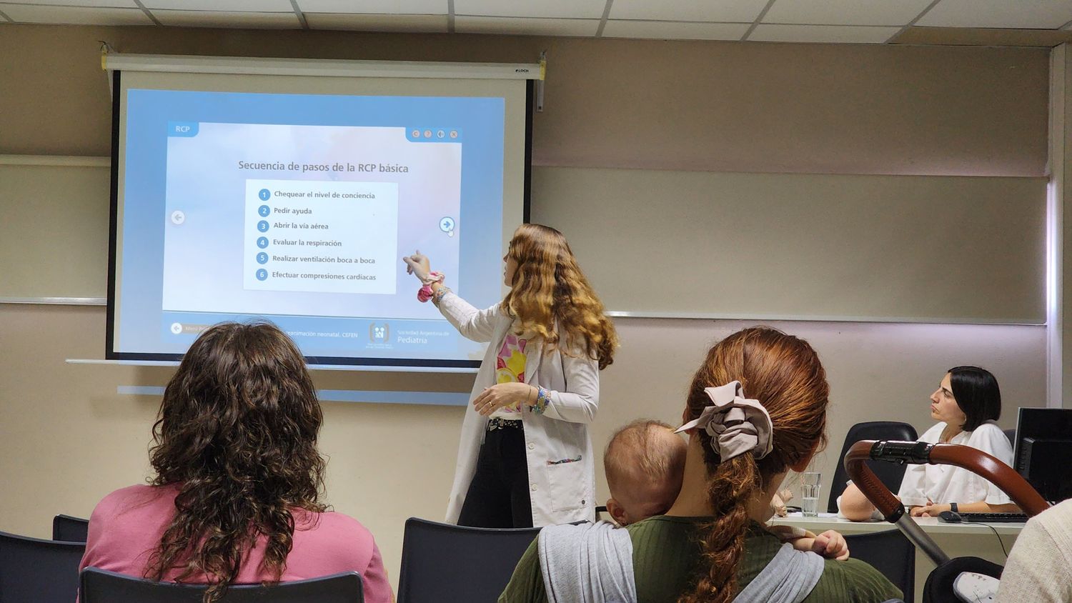 Brindan cursos gratuitos de RCP neonatal en el Hospital de Niños