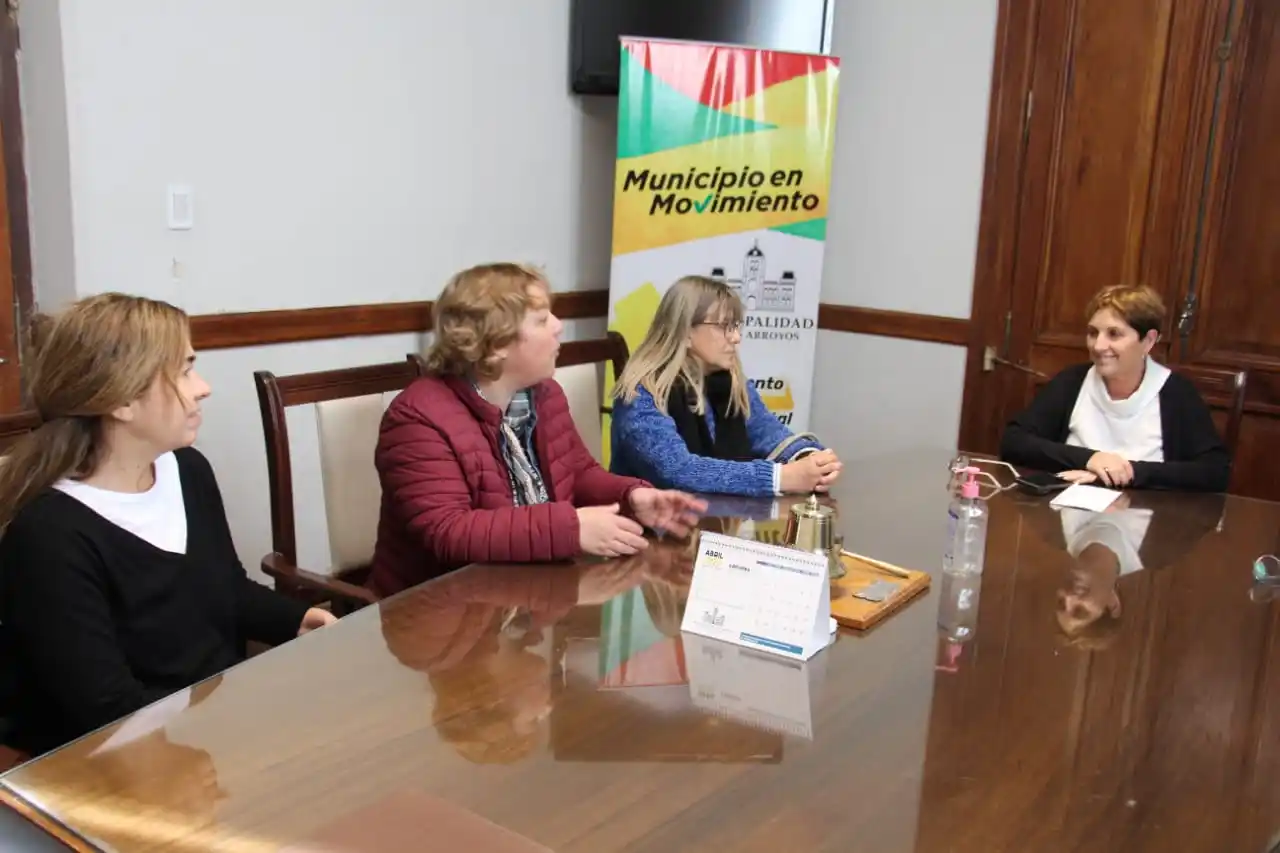 Entrega de un subsidio al CIIE y a bibliotecas escolares