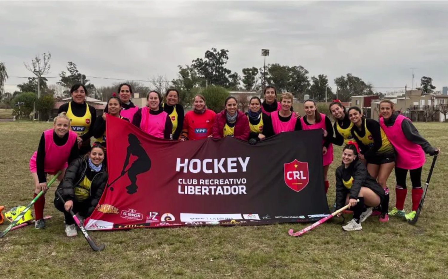 El Club Recreativo Libertador invierte en su cancha de hockey femenino