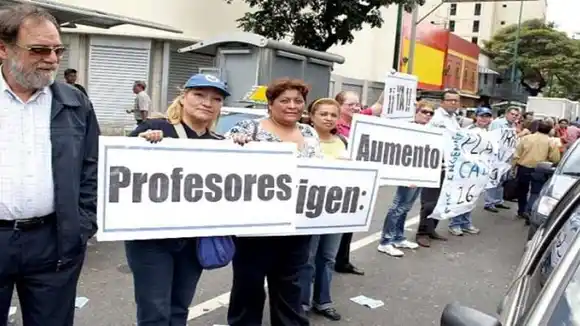 DIERON SU VIDA Y MUEREN de hambre: la cruda realidad de los docentes universitarios de la tercera edad