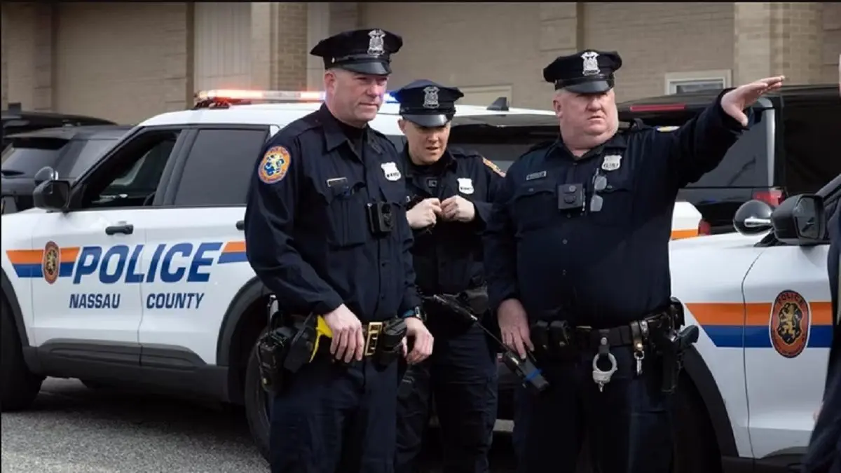 Y así la policía en Nueva York detiene a una mujer (+VIDEO)