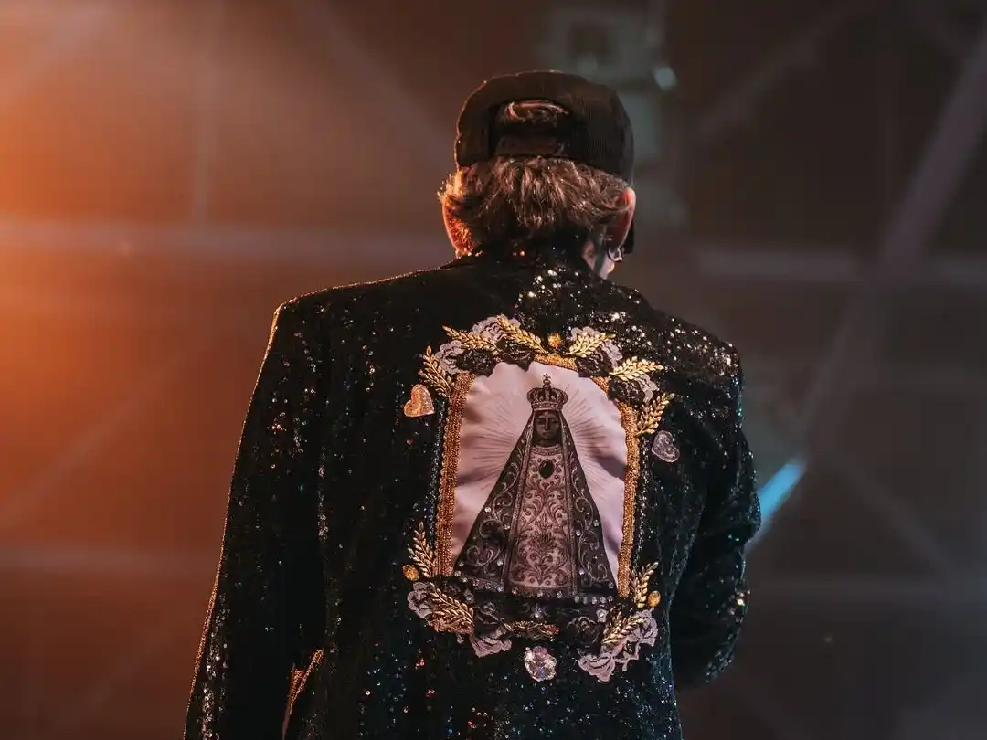 Llega a Lobería el cantante que tiene hoy el puesto Nº 2 en el top de videos musicales