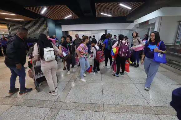 Llega primer vuelo del Plan  VUELTA A LA PATRIA desde México con 261 venezolanos (+Video)