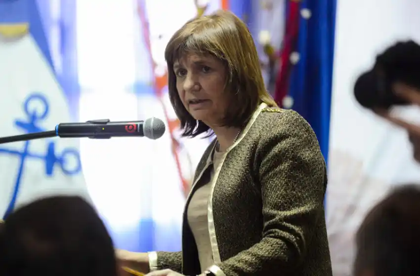 Bullrich: "Ya recibimos 85 llamados relacionados con los cuadernos"