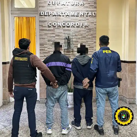 Detienen a dos hombres e incautan elementos clave para una causa por intento de robo