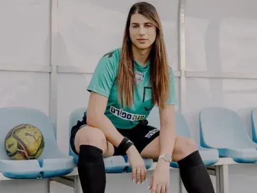 Berman posa en una sesión fotográfica.Foto: IG @ofirberman