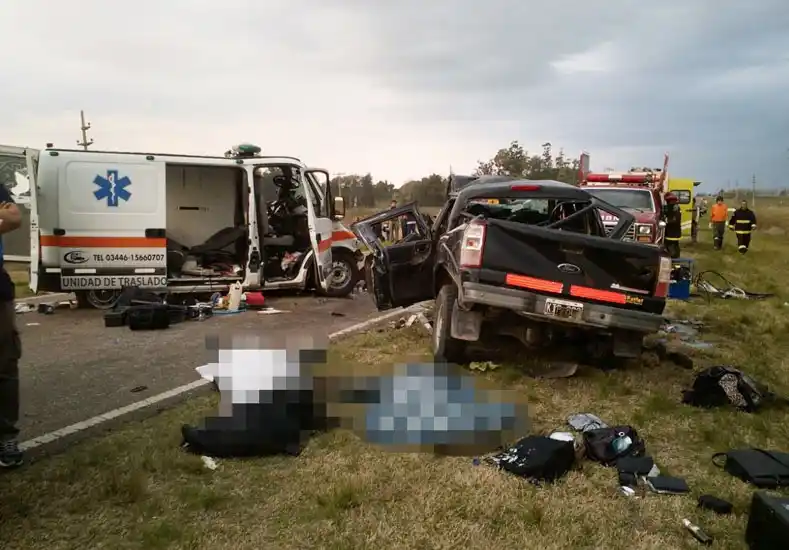Ambulancia de Gualeguaychú protagonizó un choque: 5 muertos 