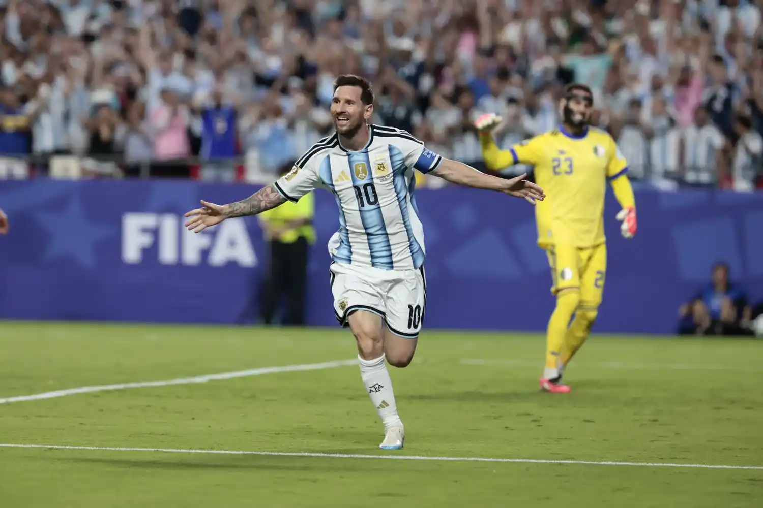 ¡Messi volvió a dinamitar la historia y dejó al mundo entero de rodillas!