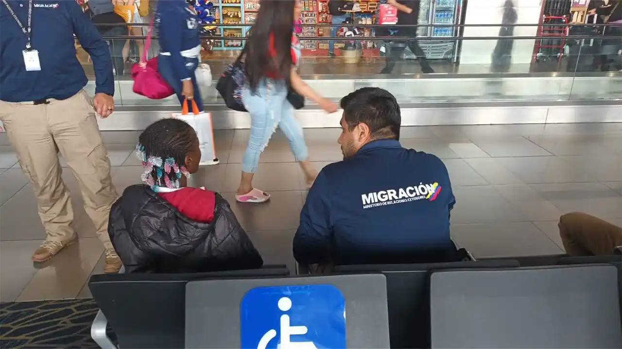 Niña anduvo oculta en el aeropuerto de Bogotá