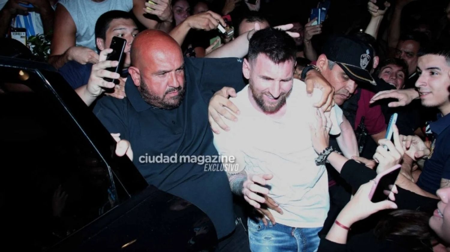 Lionel Messi fue a comer a una parrilla de Palermo y revolucionó todo: las fotos de su multitudinaria salida