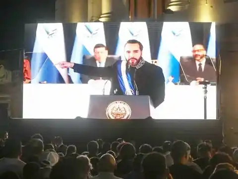 El Salvador aprueba reforma que permite la reelección indefinida